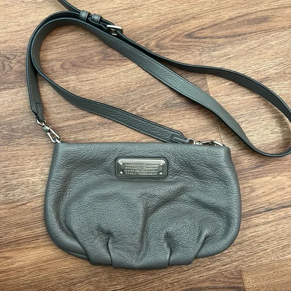 Marc Jacobs Grey Crossbody EUC - Picture 1 of 9